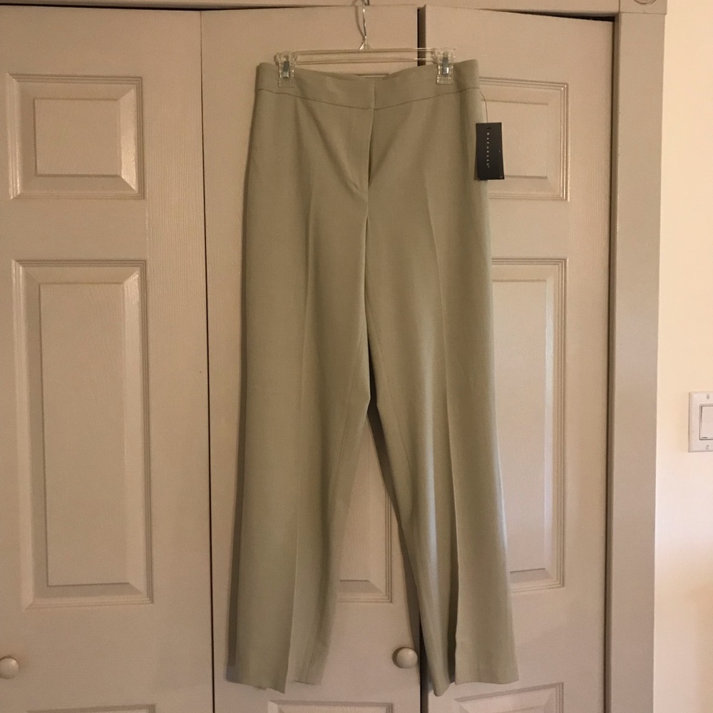 🤎🌼NWT RAFAELLA dress slacks Sz. 8.  Tan with 2-way stretch. So comfortable!